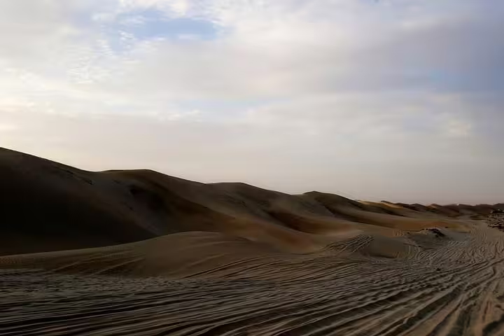 Golden Dunes Qatar Safari: Sunset Adventure & Thrilling Dune Bashing.