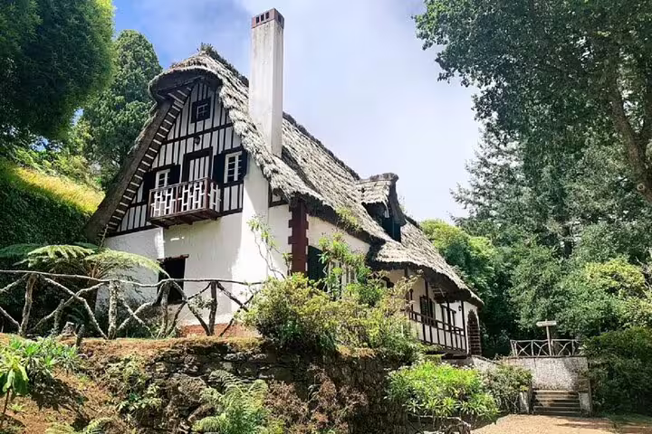 Charming traditional cottage surrounded by lush greenery in Queimadas, perfect start for Caldeirão Verde Levada hike.