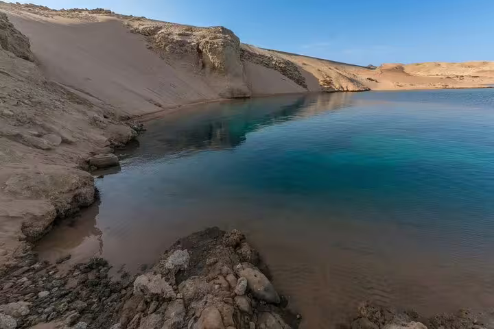 Crystal-clear lagoon and desert cliffs at Ras Mohammed National Park, half-day bus tour from Sharm El Sheikh