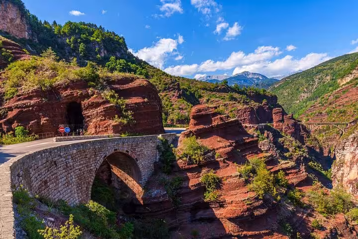 Stunning view of a stone bridge amid the red rock landscape of Red Canyon, perfect for scenic full-day tours.