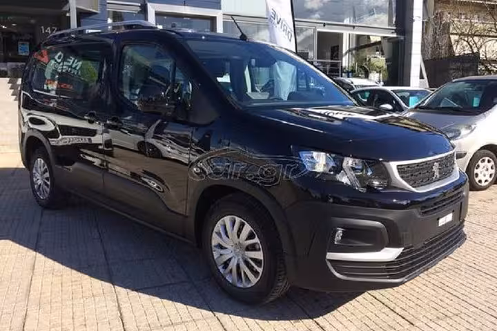 Spacious passenger van for Rethymno to Chania Airport transfer in Crete, private shuttle service