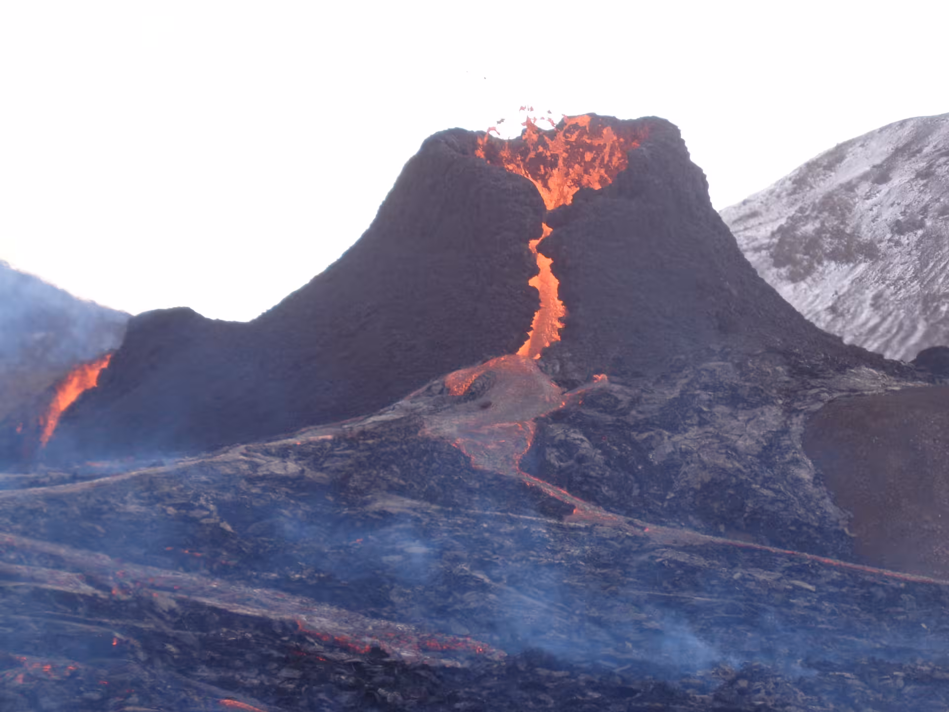 Glowing lava flow from Reykjanes volcano eruption, a highlight of the Reykjanes Wonders tour from Reykjavik
