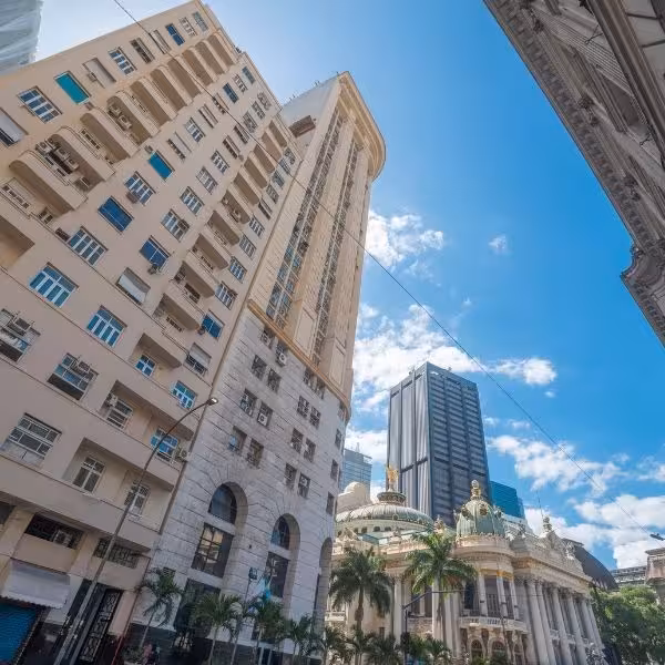 Stunning view of historic and modern architecture in Rio's city center, ideal for a private walking tour.
