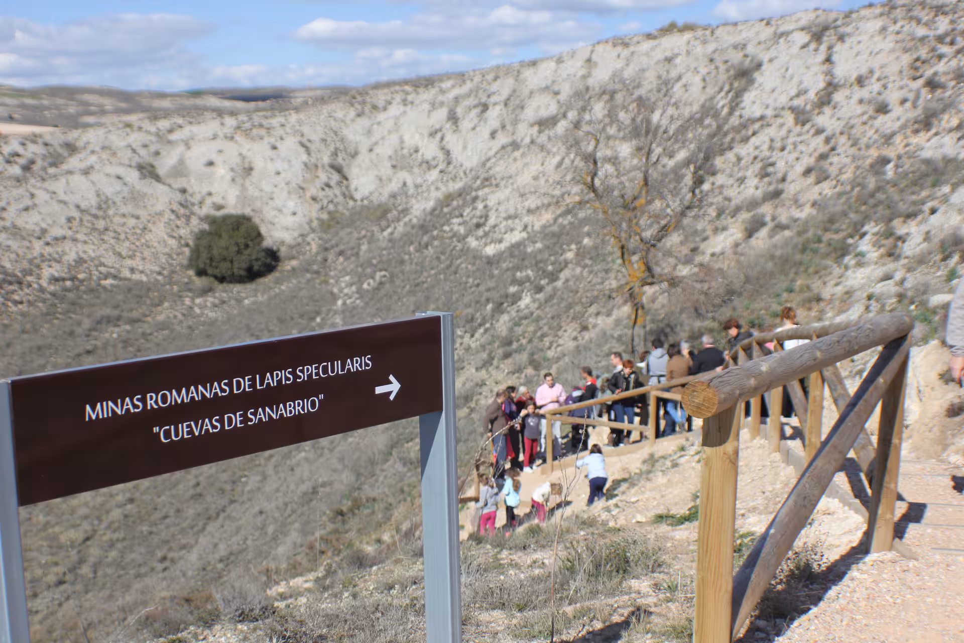 Sign to Minas Romanas de Lapis Specularis near Madrid, key stop on Roman Empire day tour with scenic hike
