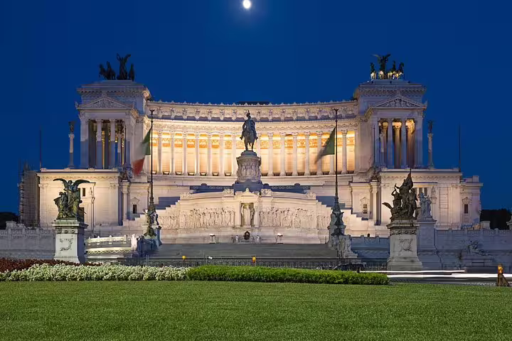 Night view of Rome’s Piazza Venezia with the illuminated Vittoriano monument on a Rome famous squares and fountains tour