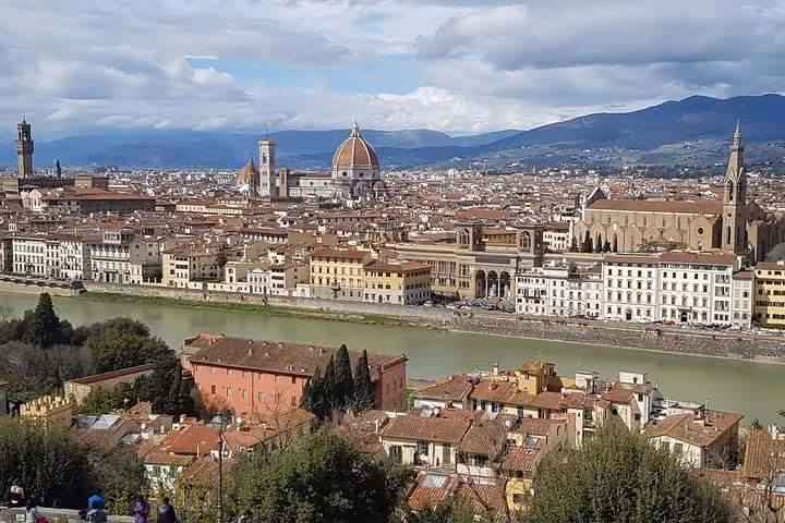 Florence skyline with Duomo and Arno River, ideal stop on private transfer from Rome to Florence