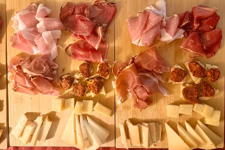 Wooden boards topped with Italian cured meats, artisan cheeses and crostini served on a Rome Trastevere food and wine tour