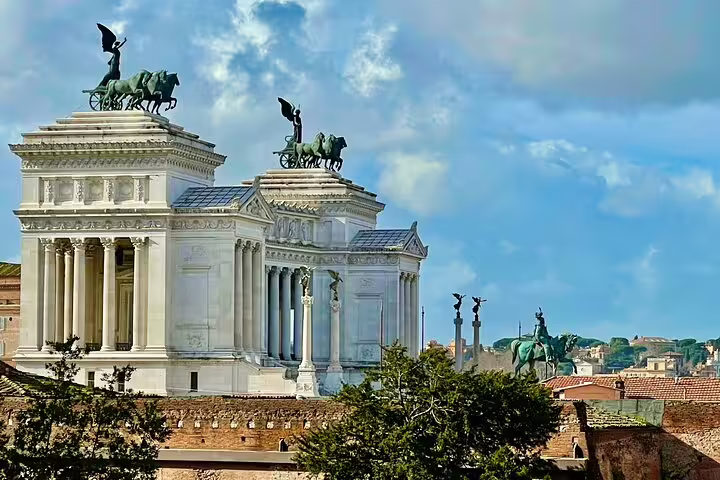 Panoramic view of Rome’s Vittoriano monument seen on a private sightseeing tour before visiting catacombs underground
