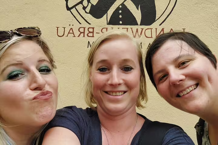 Friends selfie at a Rothenburg wall sign while playing the scavenger hunt and sights self-guided tour