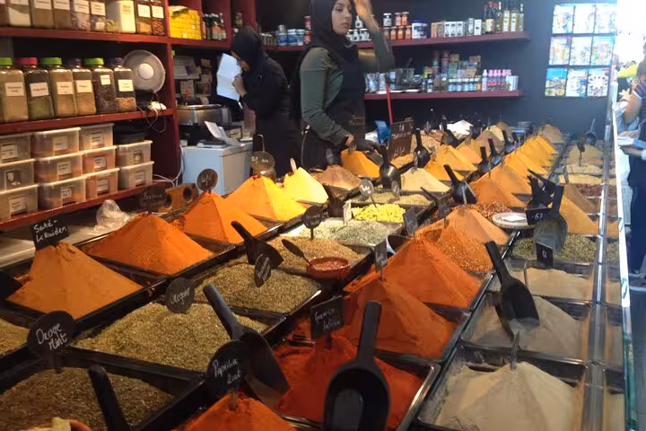 Colorful spice market stall in Rotterdam, a tasty stop on Your Own Holland private sightseeing tour