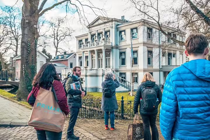 Small group walking tour in Rotterdam, exploring a historic mansion and hidden gems with a Dutch local