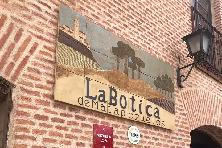 Discover La Botica de Matapozuelos, a Michelin-starred restaurant featured in the Rueda White Wine Tour from Madrid.