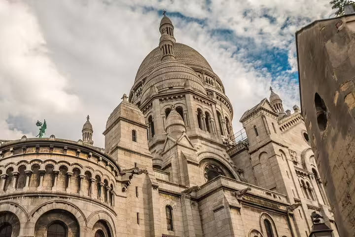 Sacré-Cœur Basilica in Montmartre, Paris highlight stop on a self-guided scavenger hunt walking tour