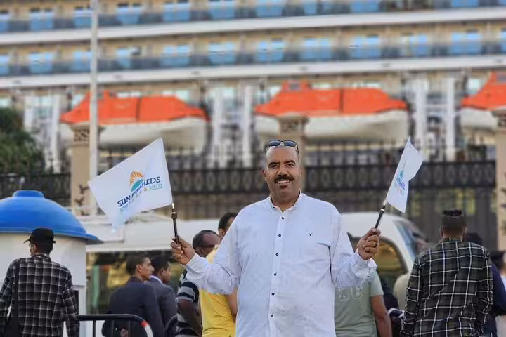 Tour representative welcoming cruise guests for a Safaga Port to Luxor full-day private guided tour and transfer