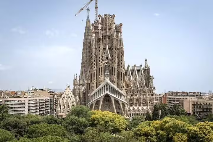 Panoramic view of Sagrada Familia basilica in Barcelona, ideal for priority access insider tour and Gaudí architecture lovers