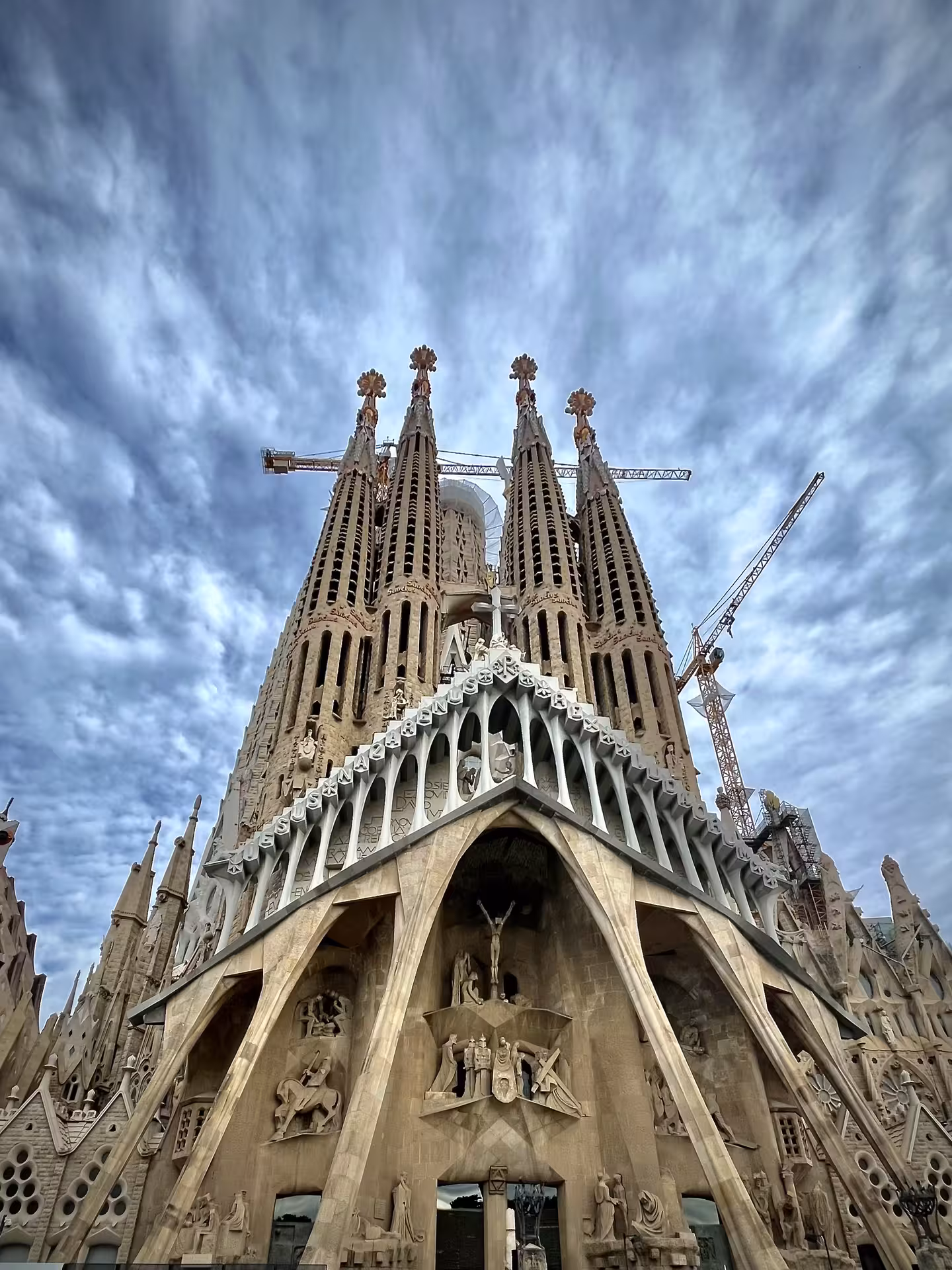 Sagrada Família façade in Barcelona, iconic Gaudí monument featured on Monumentos Locales night tour experience