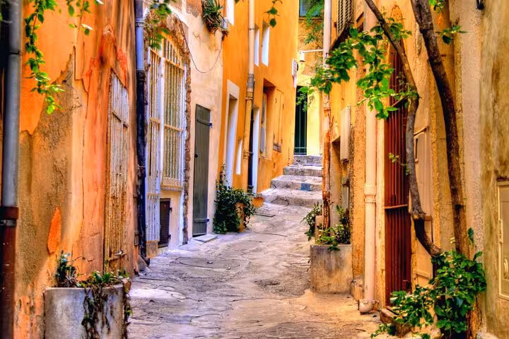Quaint, colorful alleyway in Saint-Tropez, inviting exploration on a private full day tour of the French Riviera.