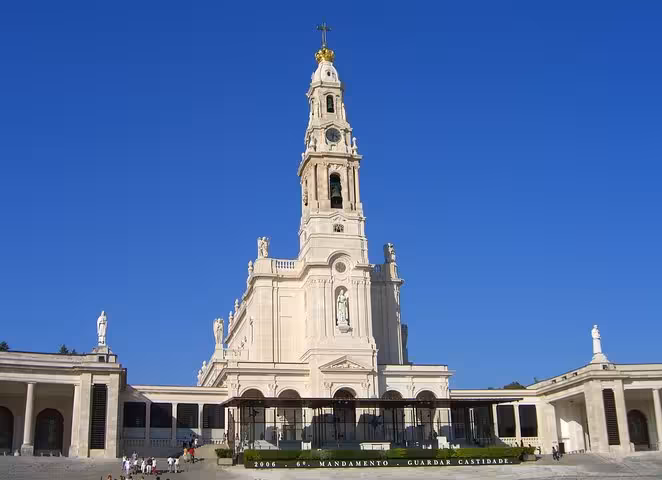 Stunning view of the Sanctuary of Fátima under a clear blue sky on the Lisbon, Fatima & Coimbra 6 Day Tour from Porto.