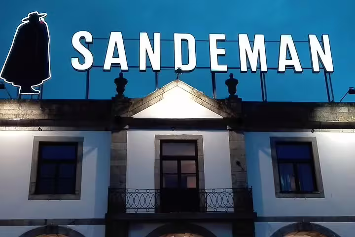 Sandeman building illuminated at night, a highlight on the Lisbon to Porto transfer tour with stops in Óbidos, Nazaré, Alcobaça.