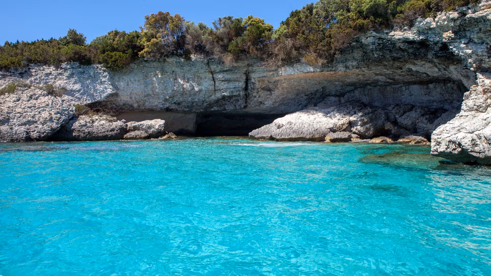 Discover hidden caves and turquoise waters near Santa Teresa di Gallura on a private RIB tour around Bonifacio.