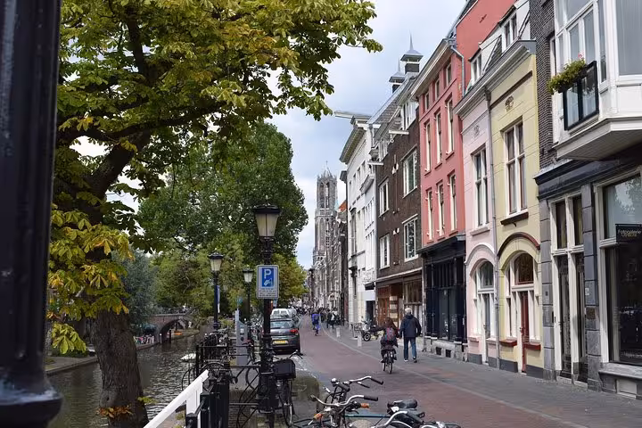 Canal-side street in Utrecht with bikes and historic houses, perfect arrival view on private transfer from Schiphol