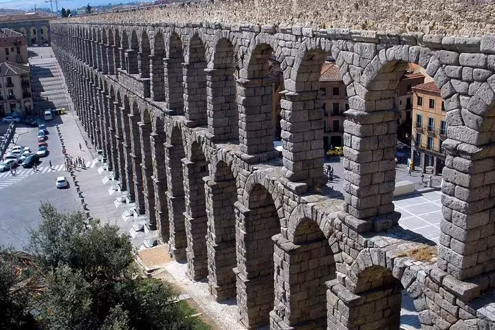 View of the ancient Roman aqueduct in Segovia, a highlight of the Toledo and Segovia day trip from Madrid.