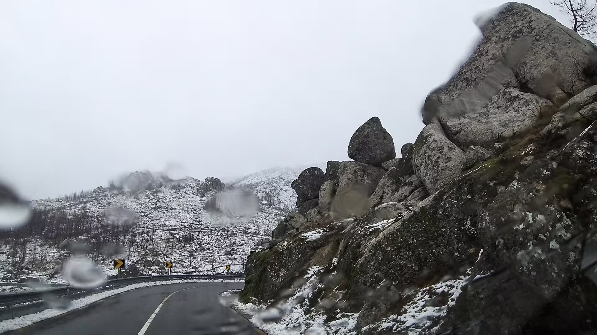 Scenic winter landscape of Serra da Estrela Park with rocky formations and snow, perfect for a private tour exploring its famous cheese.
