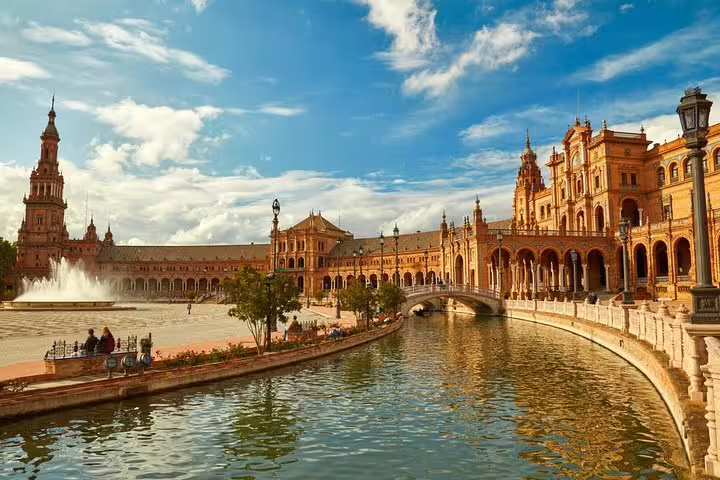 Beautiful view of Seville's Plaza de España with its iconic architecture, perfect for a skip-the-line Alcazar tour from Cadiz.