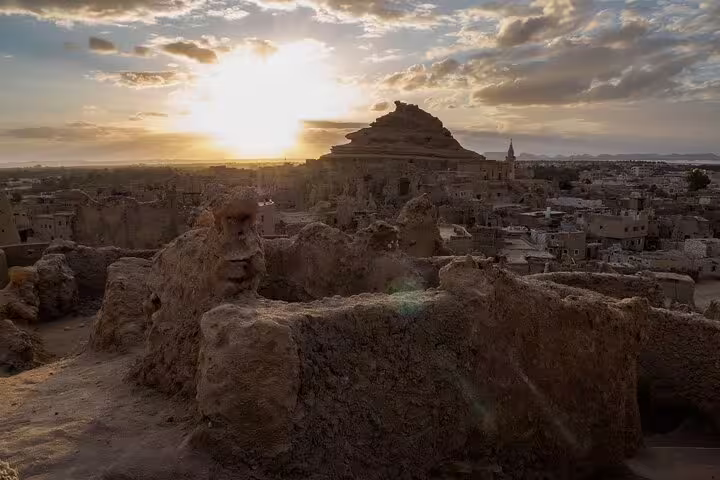 Sunset over Shali Fortress ruins in Siwa Oasis, Egypt, on a 4-day private tour from Cairo