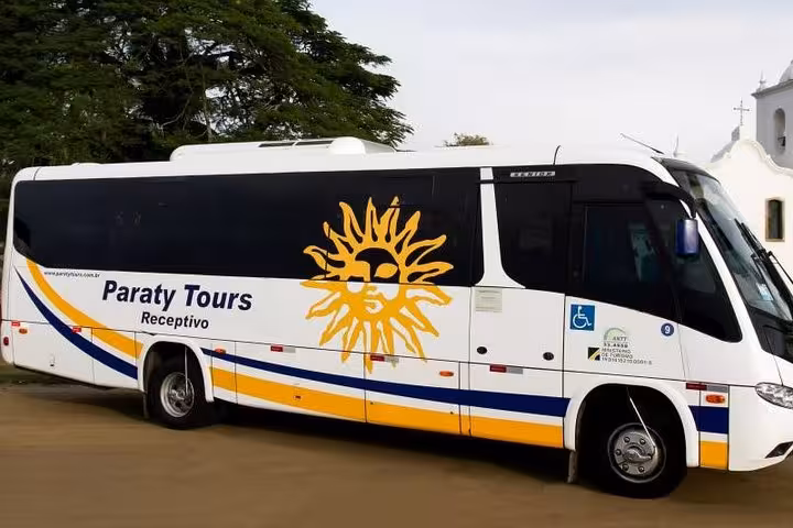 Comfortable tour bus for shared transfer from Rio de Janeiro to Paraty, ideal for group travel and sightseeing.