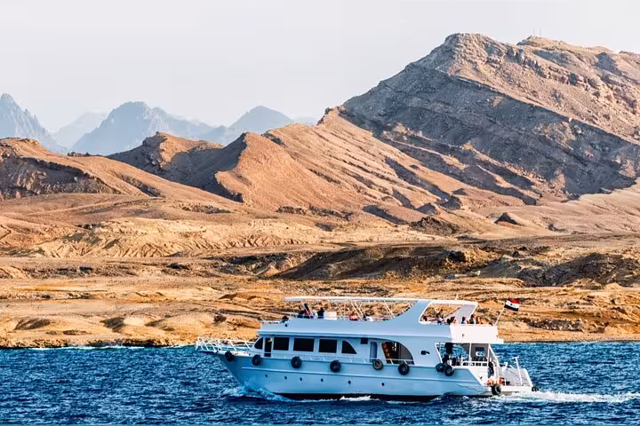 Boat cruise from Sharm El-Sheikh to Ras Mohammed and White Island, Red Sea snorkeling and intro dive