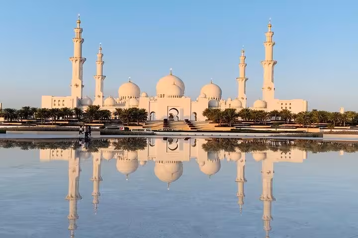 Sheikh Zayed Grand Mosque at sunset with reflection pool, Abu Dhabi sightseeing tour and photo stop