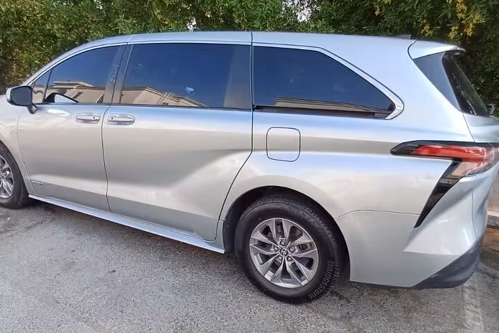 Silver minivan for Fujairah Dibba Khorfakan to Dubai Airport transfer, private door-to-door ride