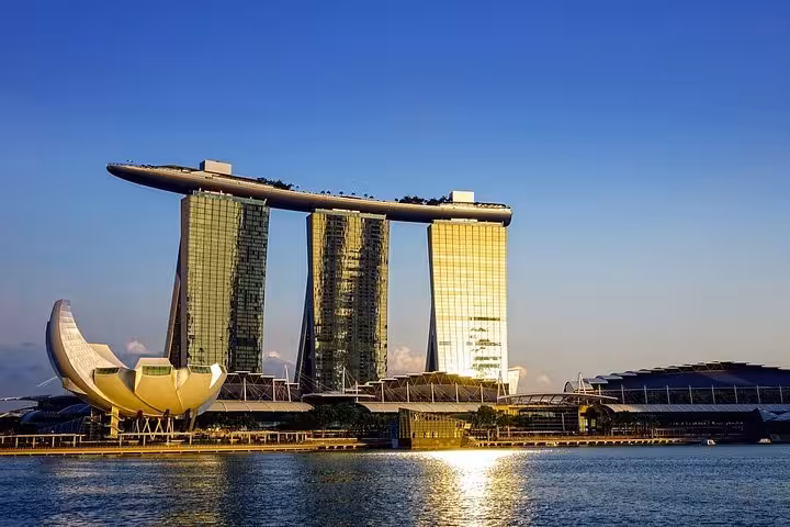 Marina Bay Sands skyline in Singapore, ideal landmark for hotel drop-off on a private Changi Airport transfer