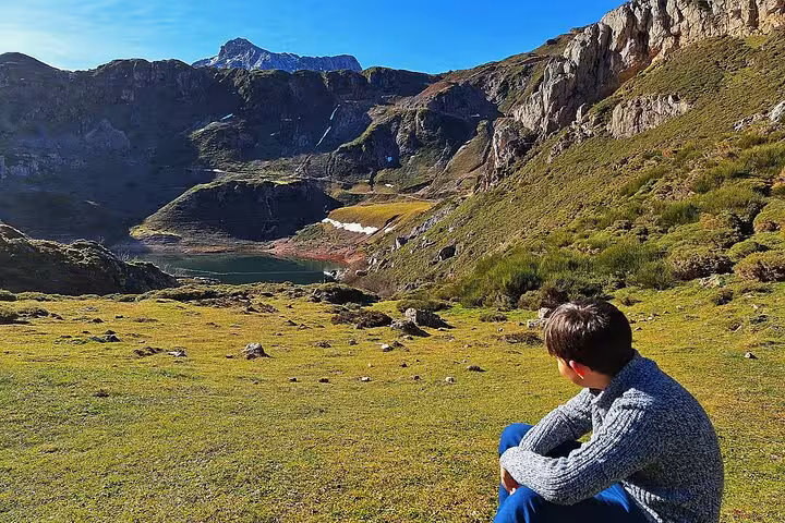 Visitor enjoying scenic views of Somiedo Natural Park's lush valleys and rugged mountains on a guided tour from Oviedo.