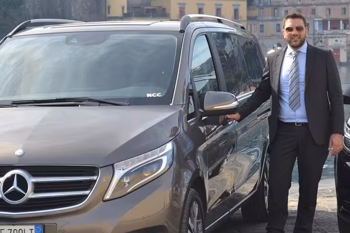 Chauffeur-driven grey Mercedes van for private transfers between Sorrento and Positano, ensuring comfort and style.