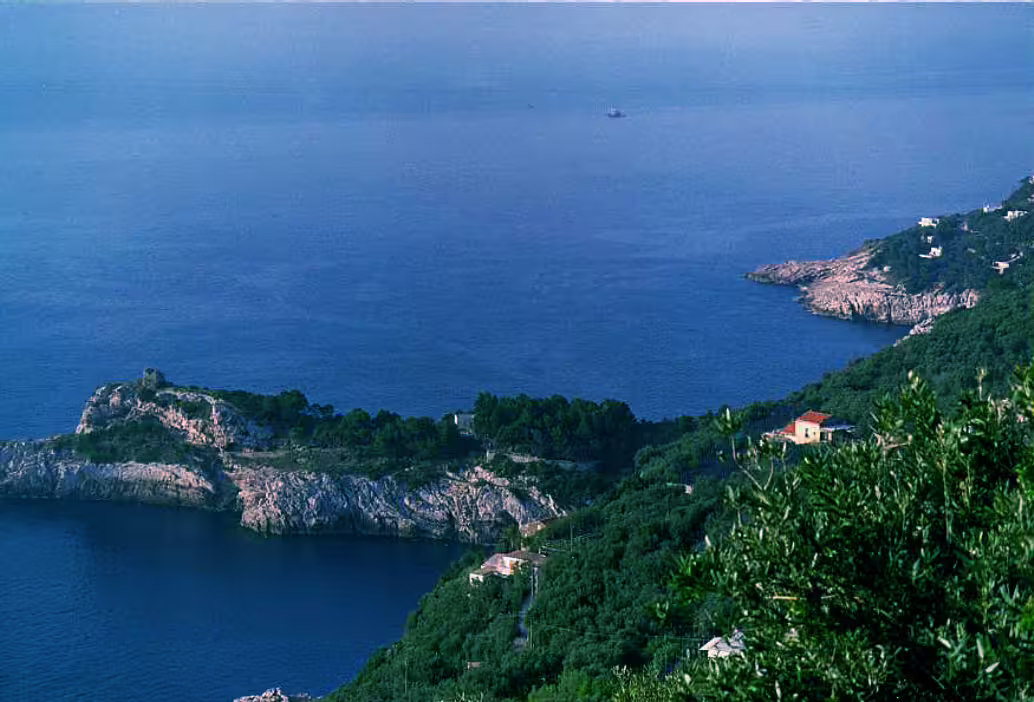 Panoramic view of Punta Sant’Elia cliffs and deep blue sea from Sant’Agata trails on a Sorrento coastal trekking weekend