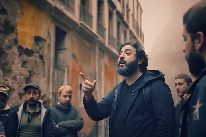 Tour guide passionately explaining Spanish Civil War history on a city street, highlighting Franco's dictatorship tour.