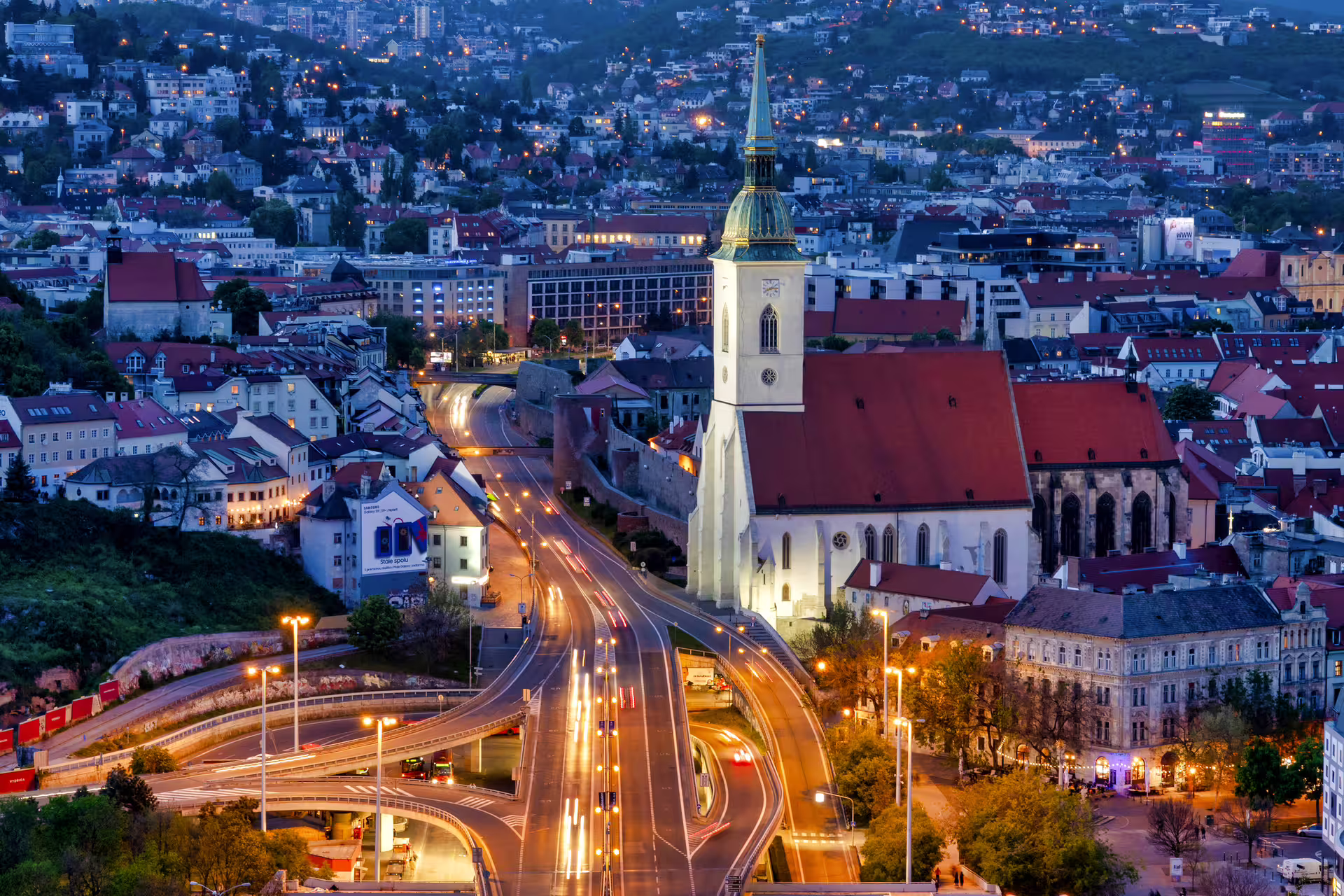 Evening view of St Martin’s Cathedral and Old Town Bratislava on a 1-day walking tour audioguide