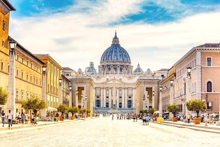 St Peter’s Basilica and Via della Conciliazione bustling with visitors on an exclusive chauffeured sightseeing tour of Rome