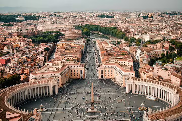 St Peter’s Square aerial view near Vatican Museums, perfect add-on to Vatican Museum & Sistine Chapel entry ticket