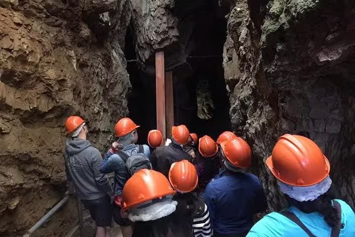 Guests entering sterkfontein caves