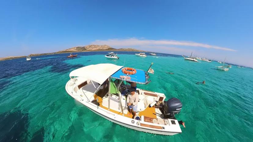 Scenic boat trip from Stintino to Asinara with azure waters, highlighting the perfect summer getaway in Sardinia.