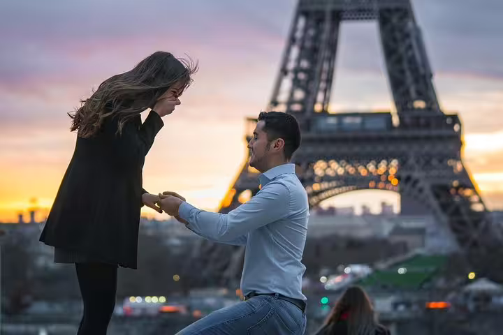 Sunset proposal in front of the Eiffel Tower during a private Paris travel photographer tour shoot