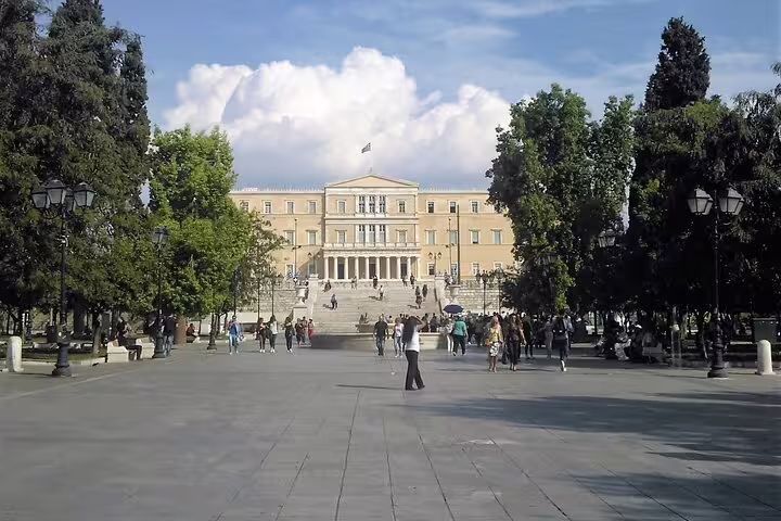 Syntagma Square and the Hellenic Parliament building in Athens, key stop on a best-of-Athens half-day private tour
