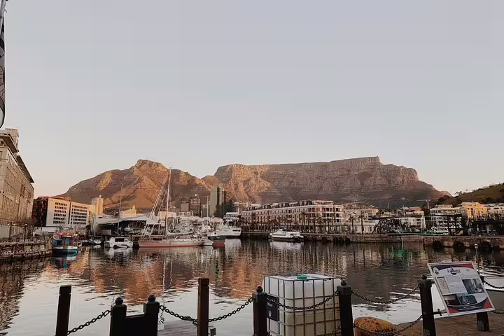 Scenic view of Table Mountain from the V&A Waterfront, a picturesque start to a private tour in Cape Town.