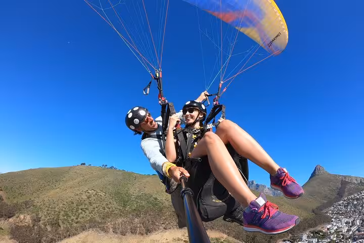 Exciting tandem paragliding in Cape Town with stunning landscape and clear skies.