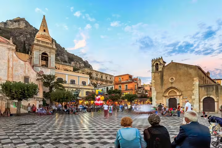 Evening atmosphere in Taormina’s lively Piazza IX Aprile with historic churches, cafes and locals during a private walking tour