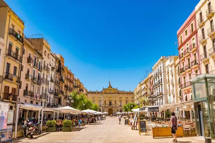 Plaça de la Font in Tarragona with cafes and city hall, featured on the self-guided scavenger hunt tour