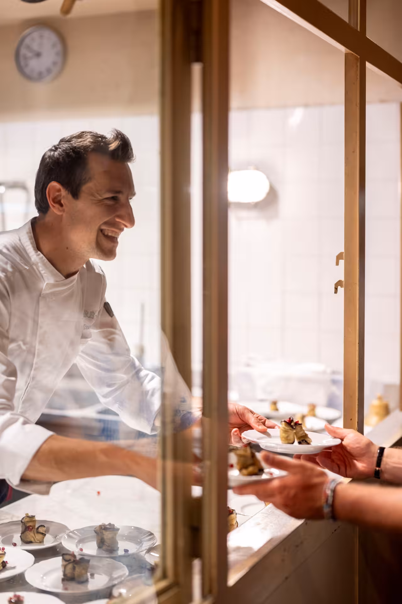 Chef serving plated bites at Teatro del Sale Florence, a dinner and live show experience with Tuscan food